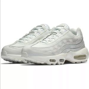 ✨SOLD✨NIKE AIR MAX 95 PREMIUM SUMMIT WHITE - Retail $180
